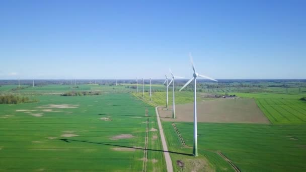 Luchtfoto Van Windturbines Die Hernieuwbare Energie Opwekken Het Windpark Zonnige — Stockvideo