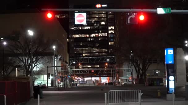 Blinking Red Street Light Vehicles Passing Background Edmonton Alberta — Vídeo de Stock