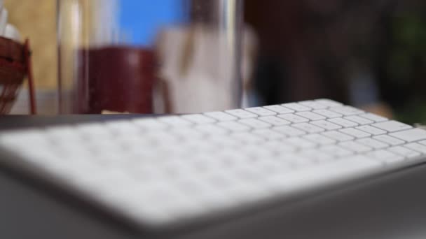 Teclado Computadora Vídeo Teclas Pulling Focus — Vídeos de Stock