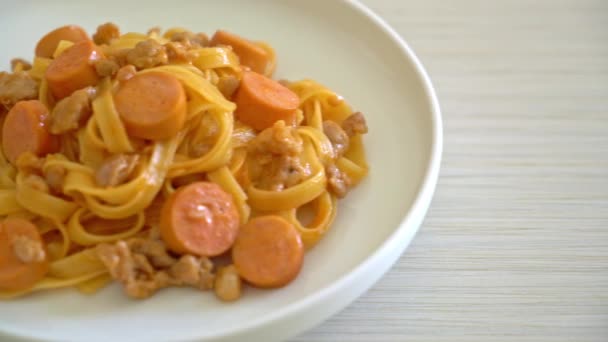 Makaron Spaghetti Kiełbasą Mieloną Wieprzowiną — Wideo stockowe