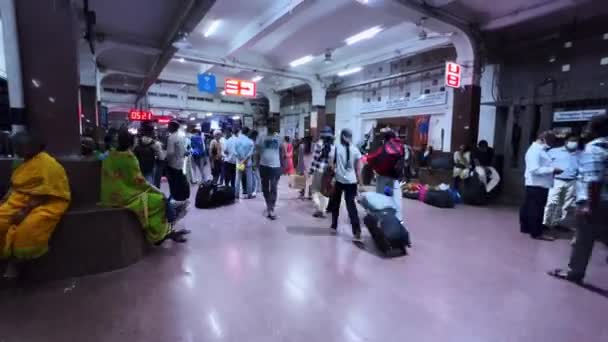 Zeitraffer Aufnahme Des Bahnhofs Von Hyderabad Mit Riesiger Menschenmenge — Stockvideo