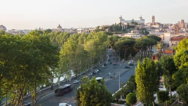 Timelapse Van Het Verkeer Bij Zonsondergang Stad Rome Met Vittoriano — Stockvideo