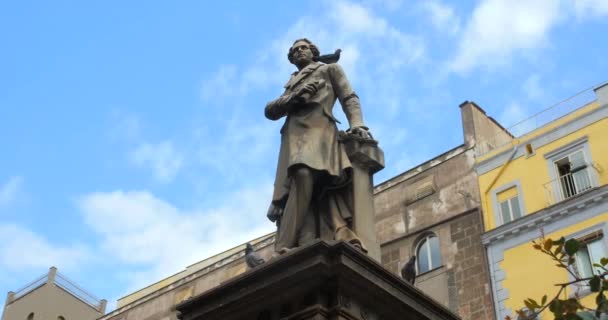 Piazza Bellini Napoli Deki Ünlü Besteci Vincenzo Bellini Nin Heykeline — Stok video