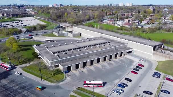 Otoparkta Otobüs Arabalı Müdür Ttc Metro Istasyonu Havadan — Stok video