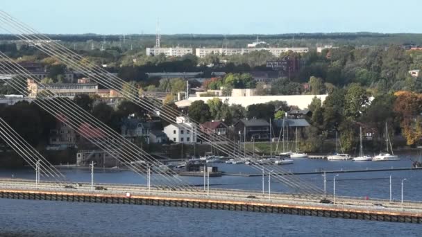 Pavimentos Vanu Tilts Ponte Suspensa Riga Letónia — Vídeo de Stock