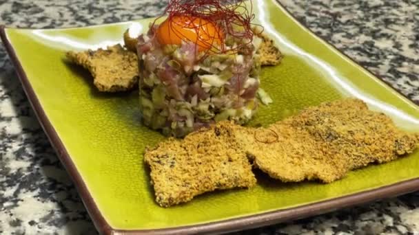 Tartar Atún Listo Para Comer Cerca — Vídeos de Stock