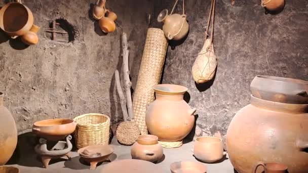 테노치티틀란의 아즈텍 문화에서 식품을 준비하는 도구들에 — 비디오