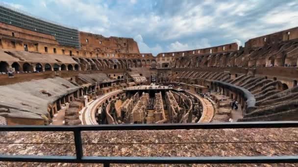 Pov Tiro Antigas Paredes Antigas Ruína Dentro Coliseu Roma Itália — Vídeo de Stock