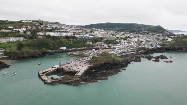 Turquoise Sea Waters Surrounding Port Extensive Townscape Ilfracombe Devon Coast — Αρχείο Βίντεο