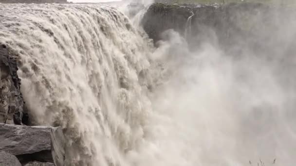 Schwenkaufnahme Mit Landschaft Mit Dettifoss Wasserfall Island Nach Schweren Überschwemmungen — Stockvideo