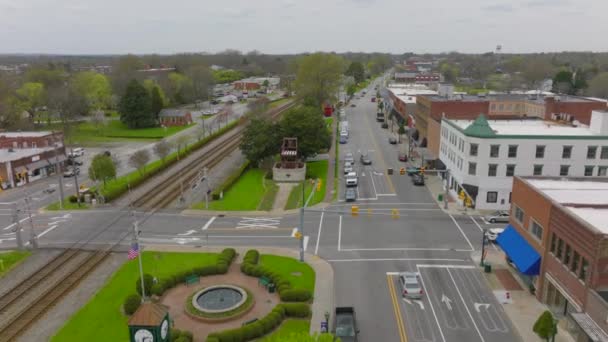 Flyover Downtown Thomasville North Carolina Een Grijze Bewolkte Lentedag — Stockvideo