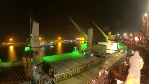 Морской Корабль Сложенный Железной Рудой Течение Ночи Морском Порту Статический — стоковое видео