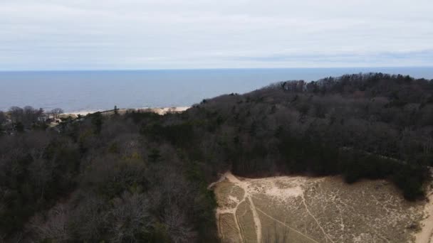 Panning Από Λίμνη Michigan Ένα Μικρό Ποτάμι Κοντά Στο Πάρκο — Αρχείο Βίντεο