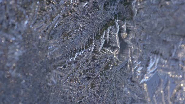 Frysta Snöflingor Bildas Kallt Väder Glas Vintern — Stockvideo