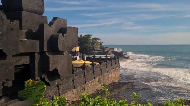 Templo Tanah Lot Isla Bali Indonesia Santuario Hindú Por Océano — Vídeo de stock