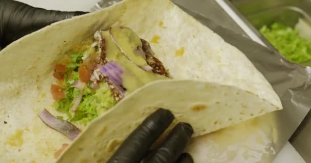 Maak Een Burrito Mexicaans Eten Mexicaans Eten — Stockvideo