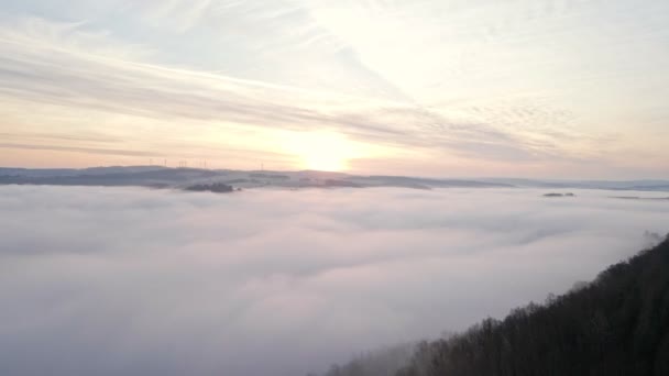 Piękny Wschód Słońca Nad Mgłą Wypełnioną Dolinami Pasma Górskiego Westerwald — Wideo stockowe