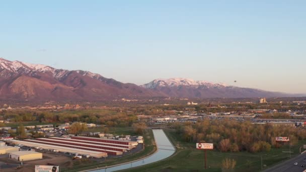 Cientos Tragos Atacan Drones Aire Vista Aérea Ogden Utah — Vídeos de Stock