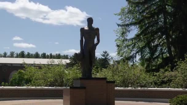 Den Spartanska Statyn Campus Michigan State University East Lansing Michigan — Stockvideo