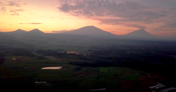 Colorido Amanecer Detrás Las Montañas Paisaje Natural Indonesia Vista Aérea — Vídeos de Stock