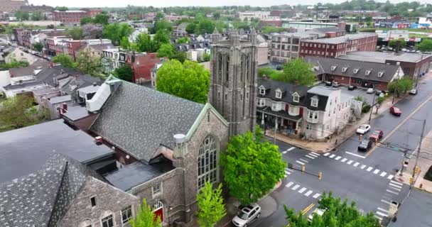 Aerial Orbit Historic Church Downtown Lancaster City American Culture Wet — Vídeo de Stock