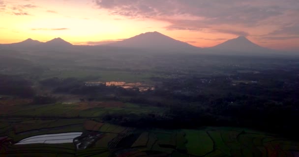 Drone Utsikt Över Fyra Berg Telomoyo Andong Merbabu Och Merapi — Stockvideo