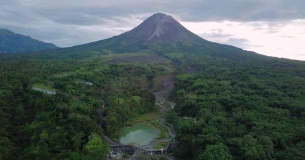 Niebieskie Jezioro Powierzchnia Mount Merapi Tle Bego Pendem Nazwa Miejsca — Wideo stockowe