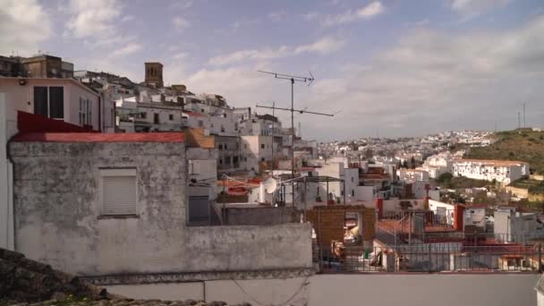Wolno Poruszaj Się Bielonych Domach Śródziemnomorskim Mieście Dachami — Wideo stockowe