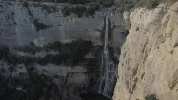 Obrovský Vodopád Skalním Kopci Španělsku — Stock video