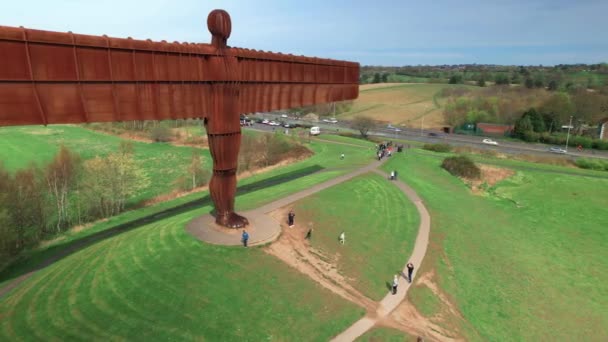 Gateshead Aerial View Angel North Steel Sculpby Antony Gormley Stands — 图库视频影像