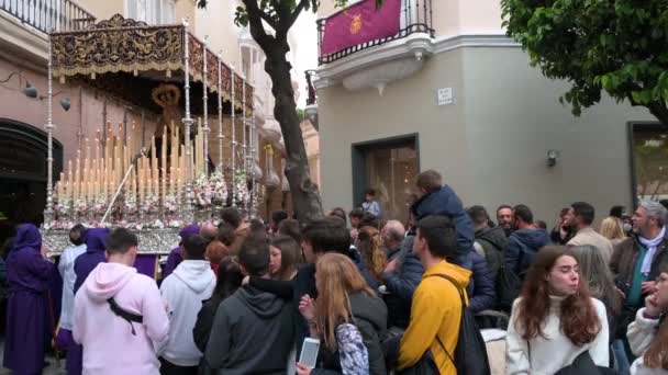 Les Pénitents Portent Manœuvrent Image Jésus Christ Lors Des Célébrations — Video