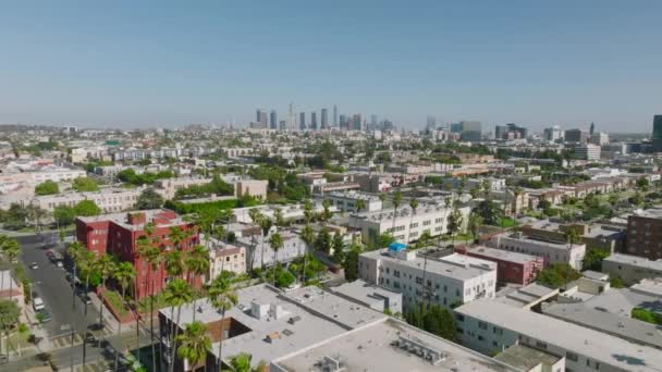 Drone Los Angeles Neighborhood Day Skyline Horizon Apartment Rooftops — 비디오