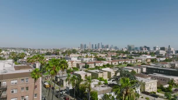 Luchtfoto Van Downtown Los Angeles Skyline Sunny California Day Palmbomen — Stockvideo