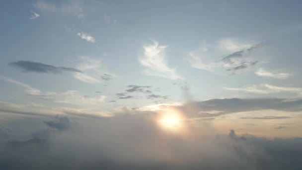 Sunset Clouds Flying Heavenly Beautiful Sunny Cloudscape Amazing Golden Fluffy — Vídeo de Stock