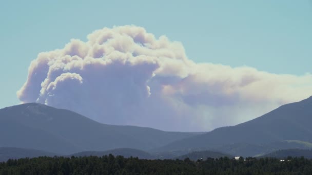 Telecí Kaňon Poustevníci Peak Wildfire Kouř Nad Horami Novém Mexiku — Stock video