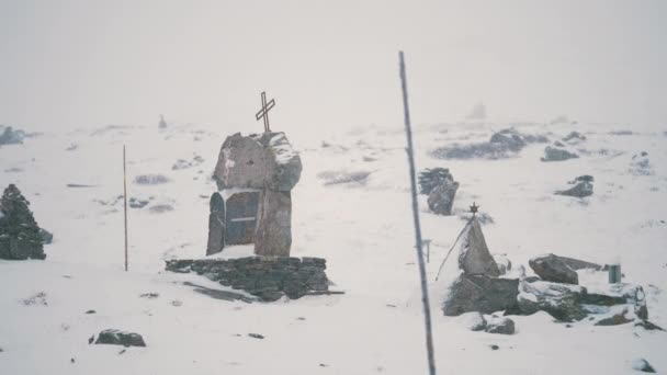 Cross Topped Monument Surrounded Stone Cairns Sognefjellvegen Country Road Norway — Stock Video