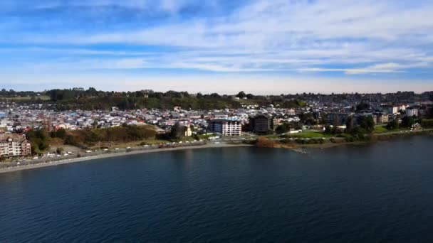 구름낀 칠레의 푸에르토 바라의해 오른쪽에 이보이다 — 비디오