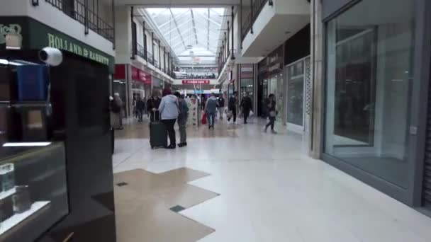 Pov Andando Através Anns Shopping Centre Harrow Maio 2022 — Vídeo de Stock