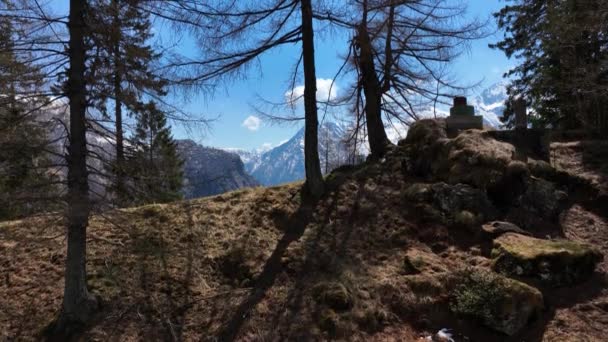 Luchtfoto Onthult Een Foto Van Besneeuwde Bergen Voorbij Een Heuvelrug — Stockvideo