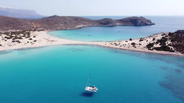 Barco Luxo Praia Areia Branca Elafonisos Peloponeso Grécia Aerial — Vídeo de Stock