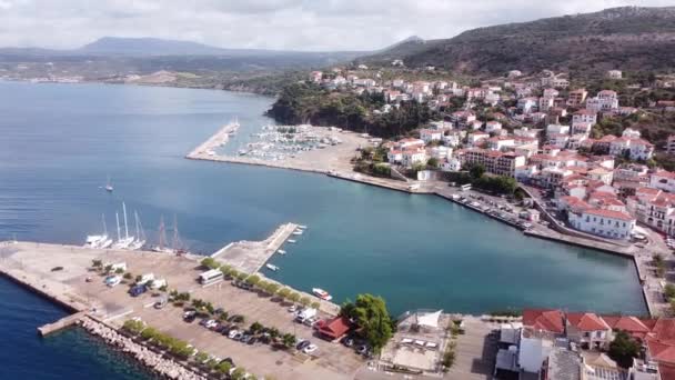 Pylos Coastal Town Harbour Peloponeso Grecia Aérea — Vídeo de stock