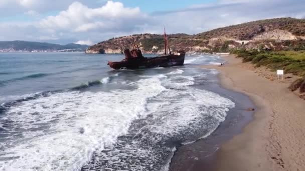 Schipbreuk Dimitrios Bij Valtaki Beach Peloponnesos Griekenland Luchtvaart Forward — Stockvideo