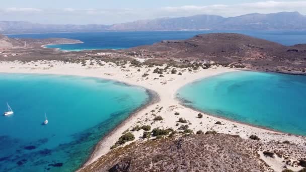 Bahías Azules Playa Franja Arena Blanca Elafonisos Peloponeso Grecia Aérea — Vídeo de stock