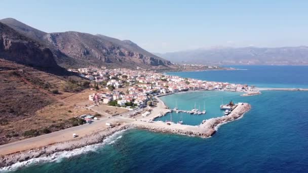 Puerto Seaside Town Gefira Región Monemvasia Lakonia Peloponeso Grecia Aérea — Vídeos de Stock