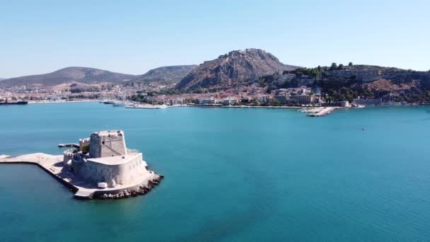 Fortaleza Bourtzi Paisaje Urbano Nafplio Peloponeso Grecia Aérea — Vídeo de stock