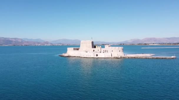 Fortezza Bourtzi Piccola Isola Nafplio Peloponneso Grecia Avanti Aerea — Video Stock