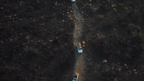 Vista Aérea Jipes Dirigindo Sobre Rochas Vulcânicas Erta Ale Vulcão — Vídeo de Stock