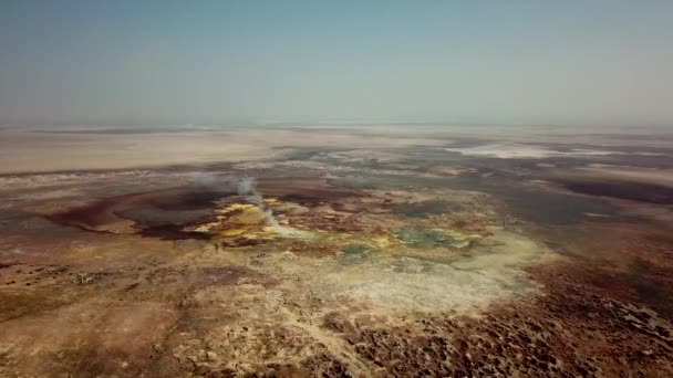 エチオピアのダロル火山と水熱フィールドの信じられないほどの空中ビュー 世界のうちダナキル大恐慌の場所 — ストック動画