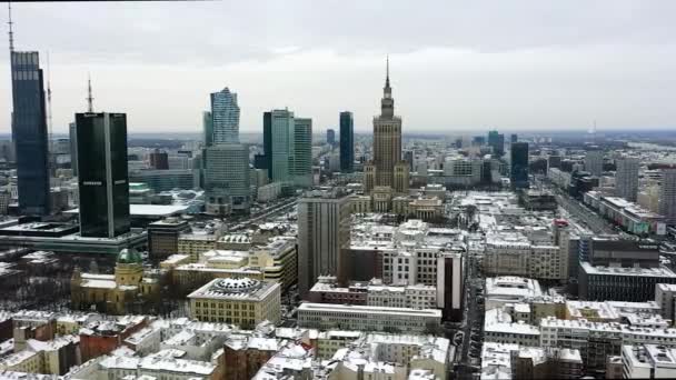 Повітряний Вид Сніговий Краєвид Варшави Сірий Зимовий День Польщі Відстеження — стокове відео