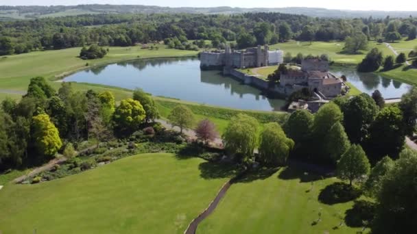 Leeds Castelo Jardins Kent Inglaterra Drone Vista Aérea — Vídeo de Stock